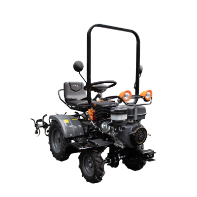 Trator agrícola compacto preto com assento e volante