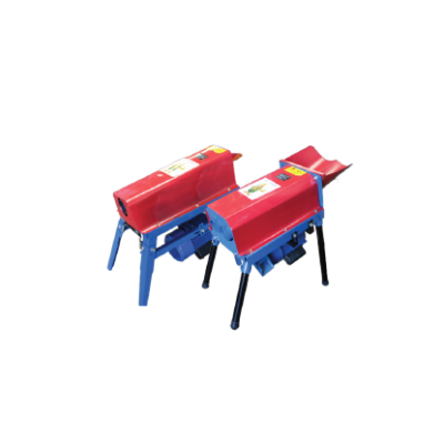 Máquinas agrícolas pequenas vermelhas e azuis com etiquetas, em fundo branco