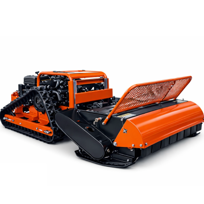 Máquina elétrica para preparação de terrenos em preto e laranja com esteiras e grelha metálica.