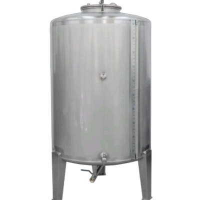 Tanque industrial de aço inoxidável com válvula e indicador de nível