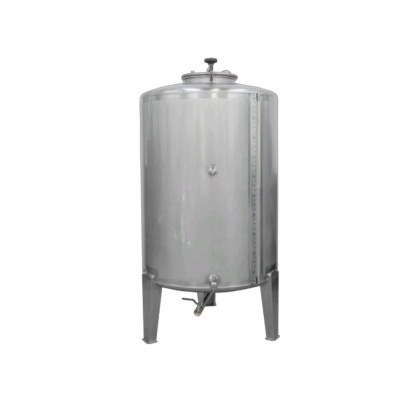 tanque metálico cilíndrico com válvula e tampa