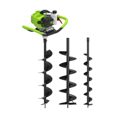 Broca de terra com motor verde e preto e três tubos de perfuração pretos