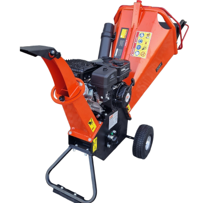 Triturador de jardim metálico laranja e preto com motor a gasolina e rodas.