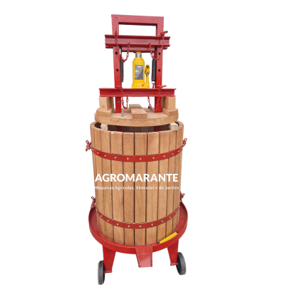 Prensa de azeitonas em madeira clara e metal vermelho com macaco hidráulico amarelo e base com rodas pretas