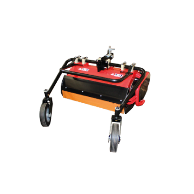 máquina de limpeza vermelha com rodas dianteiras e estrutura metálica preta