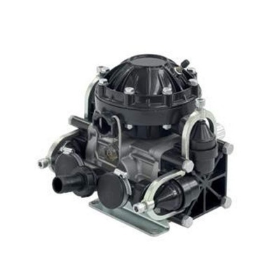 Central hidráulica preta e cinzenta em fundo branco