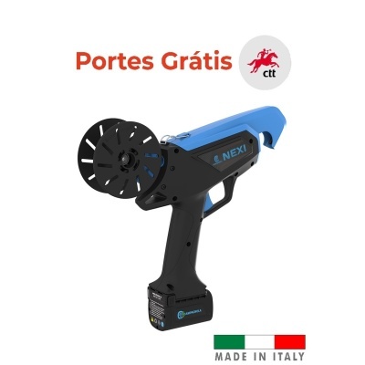 Ferramenta elétrica portátil azul e preta NEXI com rolo e fundo branco
