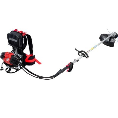 Aparelho desbastador de vegetação com motor vermelho e mochila preta com detalhes vermelhos