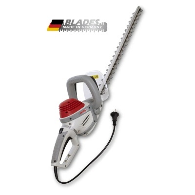 Cortador de sebes elétrico com lâminas metálicas, pega cinzenta e vermelha, cabo preto e ficha, marca IKRA.