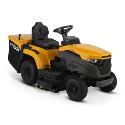 Trator de relva Stiga amarelo com saco de recolha preto e texto STIGA