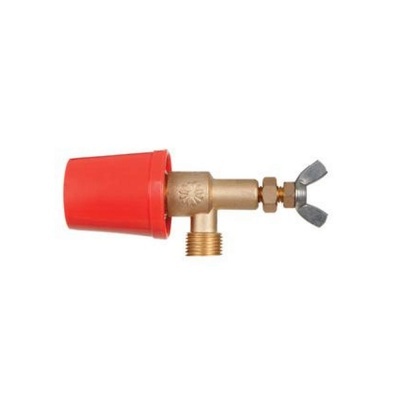 Torneira de metal dourado com tampa vermelha e porca ajustável