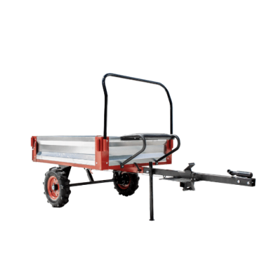 Carro agrícola vermelho e prateado com rodas e barra de reboque preta