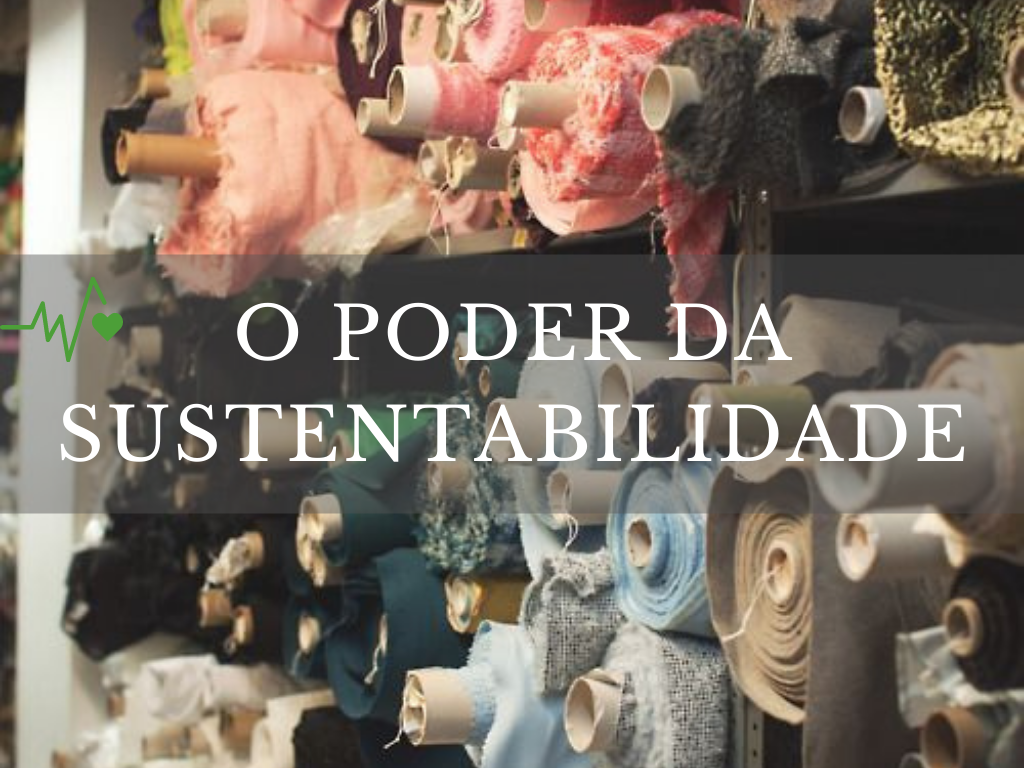 Rolos de tecidos coloridos em prateleiras com texto sobreposto sobre sustentabilidade