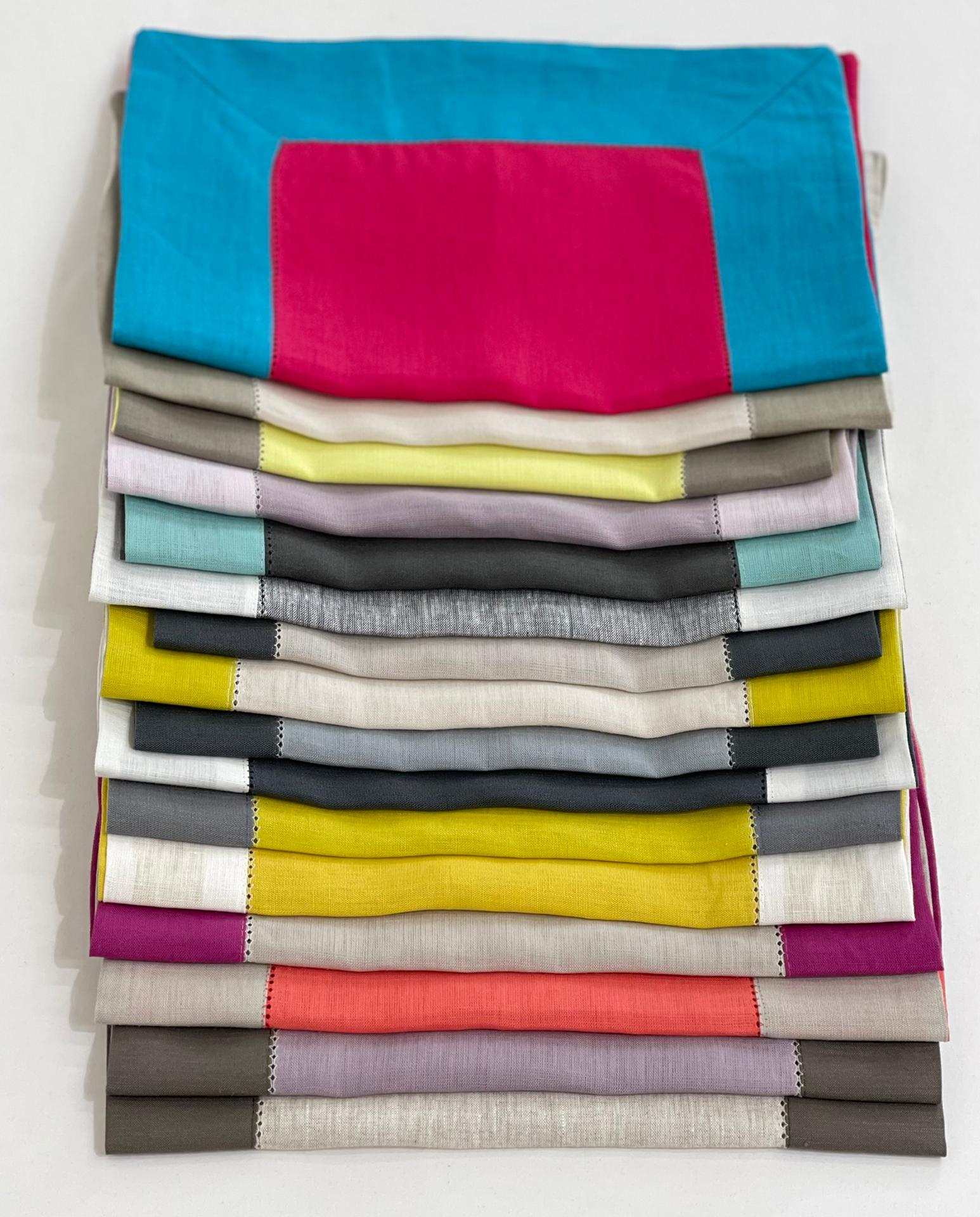 Individual Colorido Linho Of Conjunto de panos coloridos dobrados em pilha