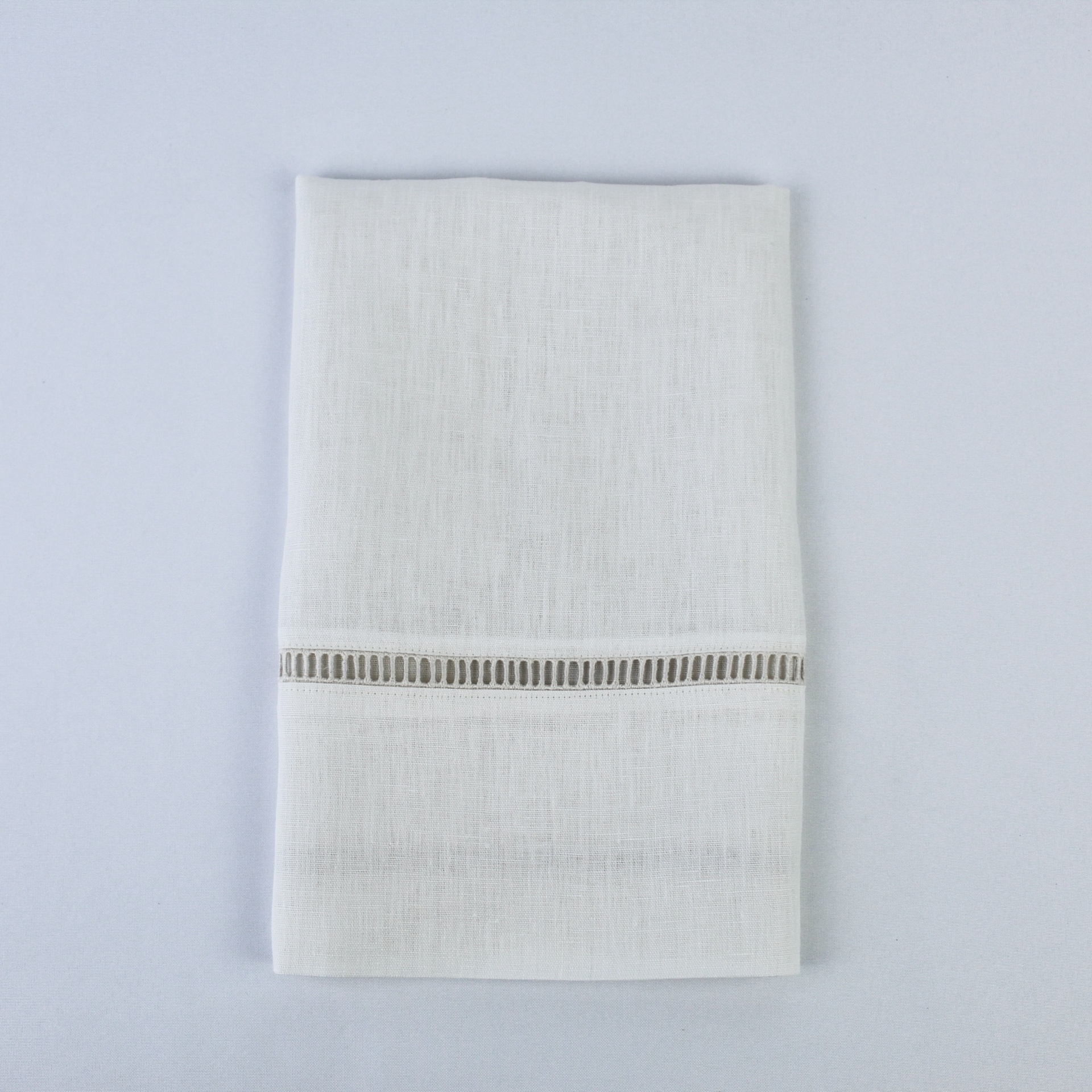 Toalha de Batismo Escadote Linho JOL Guardanapo de tecido branco com faixa decorativa horizontal