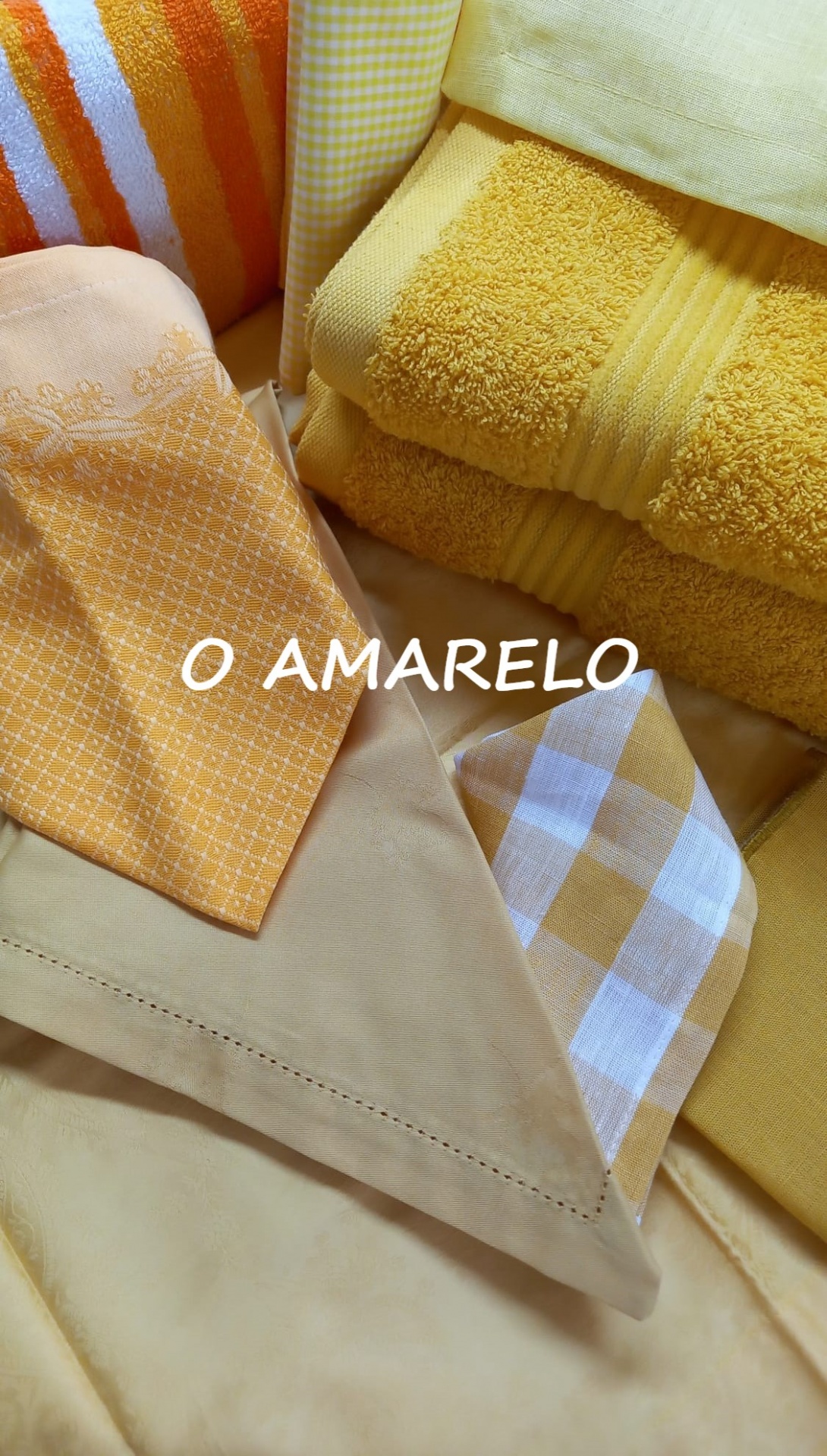 Conjunto de têxteis amarelos com padrões variados e texto O AMARELO