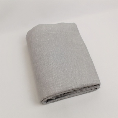 pano cinzento claro dobrado com textura