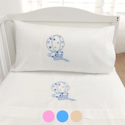 Jogo de cama branco para bebé com bordado azul de balão de ar quente e ursos