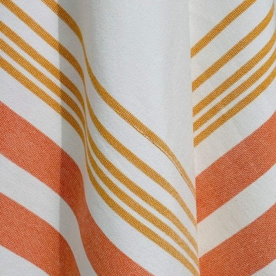 Tecido branco com riscas laranja e amarelas
