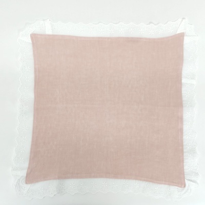 Lenço cor-de-rosa com renda branca