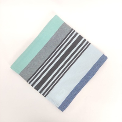 Guardanapo de tecido com riscas azuis, cinzento e verde água
