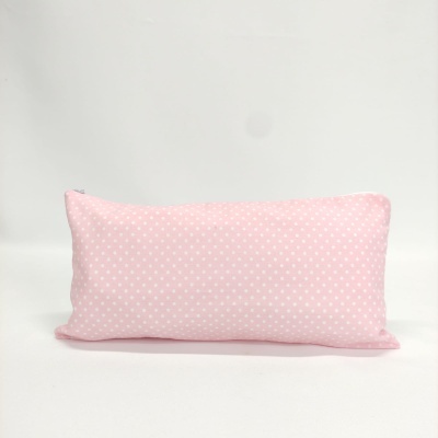 Estojo rosa claro com pontos brancos e fecho branco