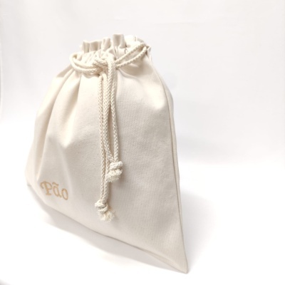 Saco de tecido cru com cordões e bordado 'Pão'