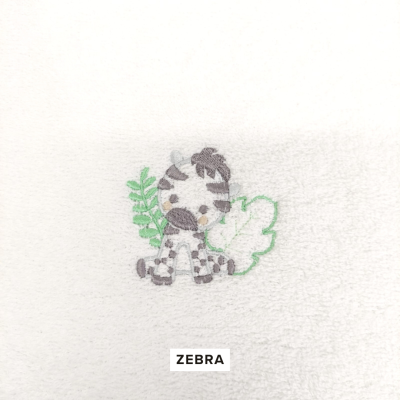 Toalha branca com desenho de zebra e folhas verdes