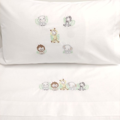 Roupa de cama branca com bordados de animais bebés coloridos