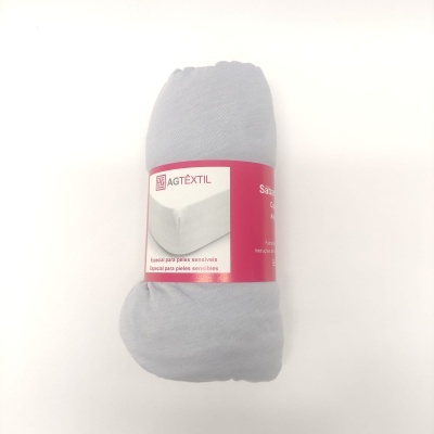 Lençol ajustável cinzento claro AGTÉXTIL com etiqueta rosa