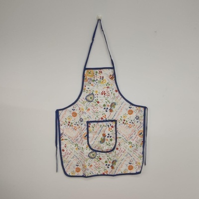 Avental de cozinha floral com bolso central e bordas azuis