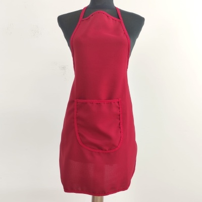 Avental vermelho com bolso frontal em manequim preta