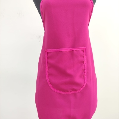 Avental cor-de-rosa com bolso frontal quadrado em tecido liso