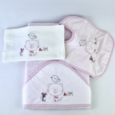 Conjunto tecido bebé branco e rosa com urso bordado e texto hello