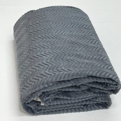 Toalha cinzenta com padrão ziguezague