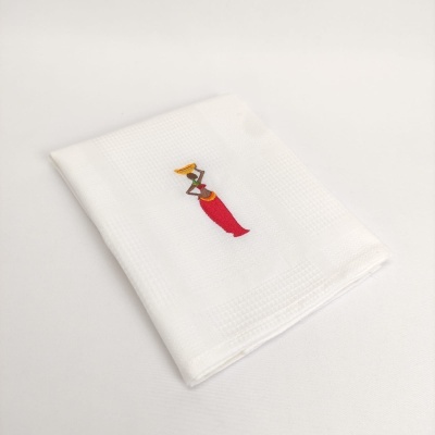 Guardanapo branco com bordado colorido de figura feminina estilizada