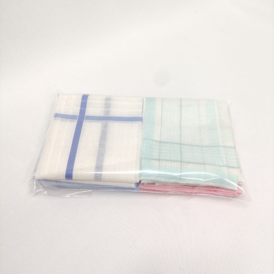 Conjunto de lenços de bolso com riscas em embalagem de plástico