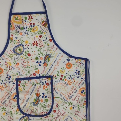 Avental de cozinha floral colorido com texto e bolso azul