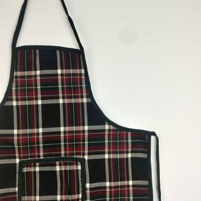 Avental riscado preto e vermelho com bolso