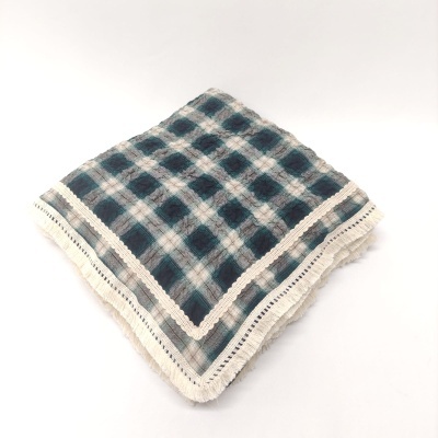 manta xadrez azul com borda branca e franjas