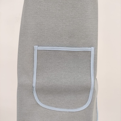 tecido bege com bolso azul claro