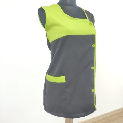 Colete de trabalho cinzento escuro com detalhes verdes fluorescentes e botões frontais