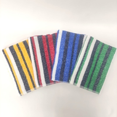 Quatro panos com riscas verticais em amarelo, vermelho, azul e verde