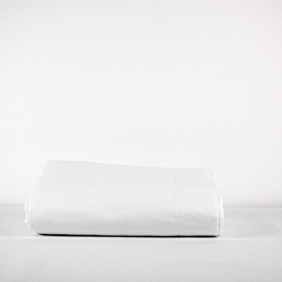 Lençol branco dobrado