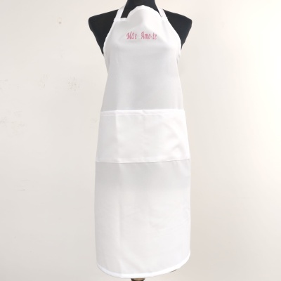 Avental branco com bordado rosa 