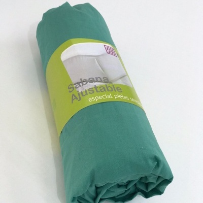 Sábana ajustable verde com etiqueta de papel verde e branca