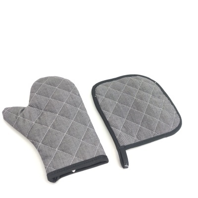 Luvas de cozinha cinzentas com padrão em losangos e bordas pretas