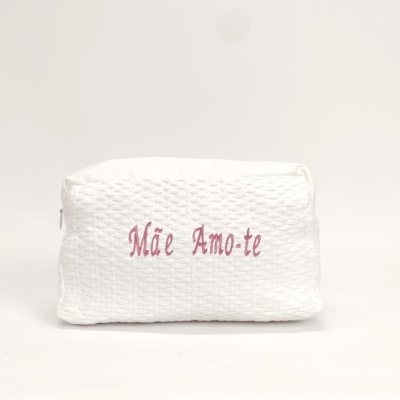 Necessaire branca com bordado 'Mãe Amo-te'