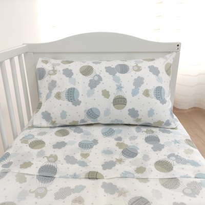 Roupa de cama para berço com padrão de balões de ar quente azul, cinza e bege