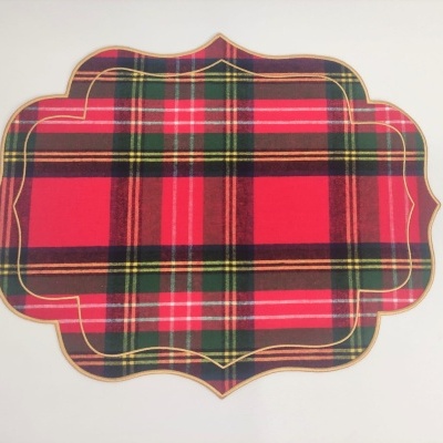Base de mesa decorativa com padrão xadrez em vermelho, verde, branco e preto